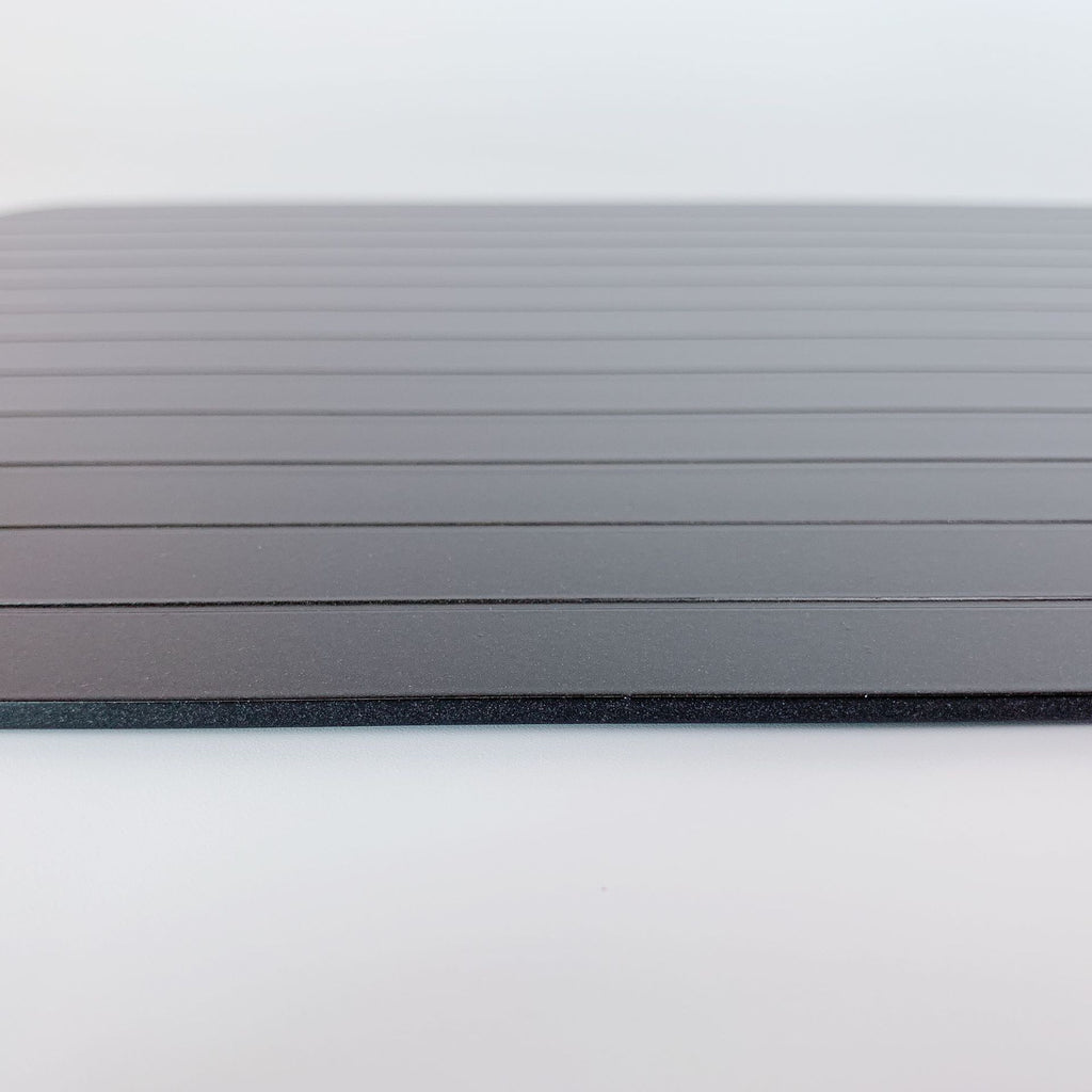 Defrosting tray for household use